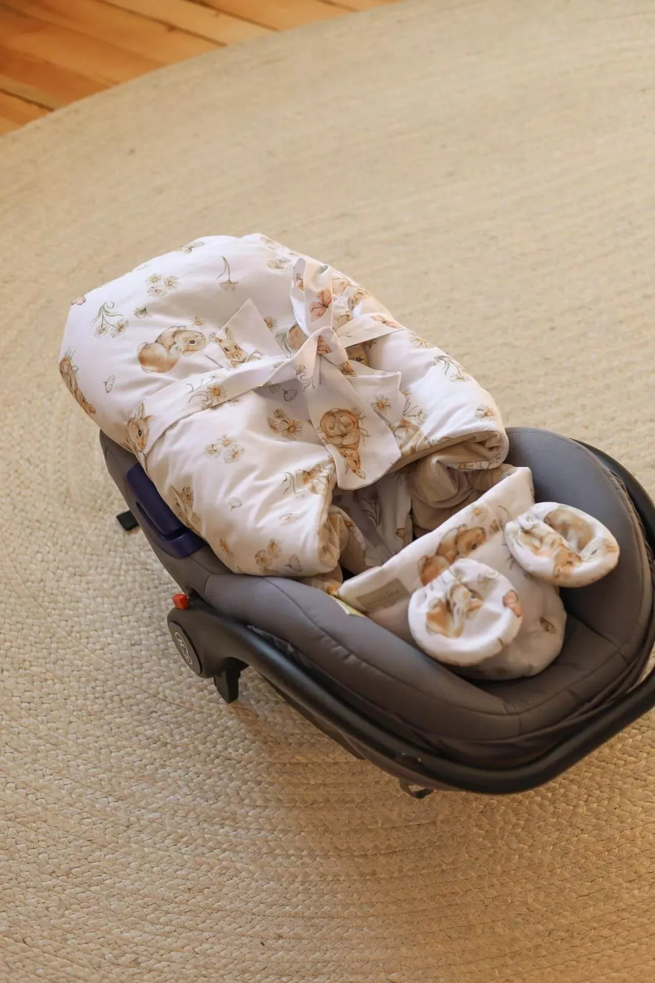 Car Seat Blanket - Velvet & Cotton - Bunnies in Daisies